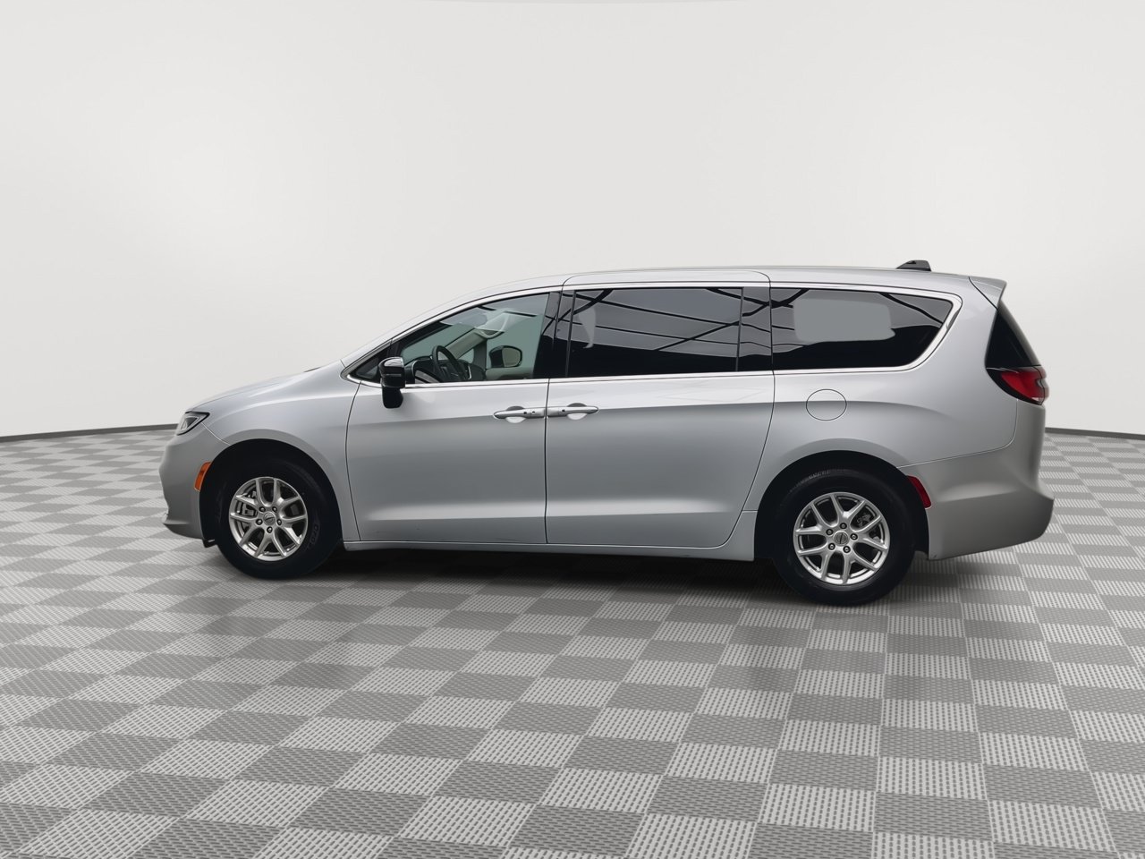Used 2024 Chrysler Pacifica Touring-L FWD image 35