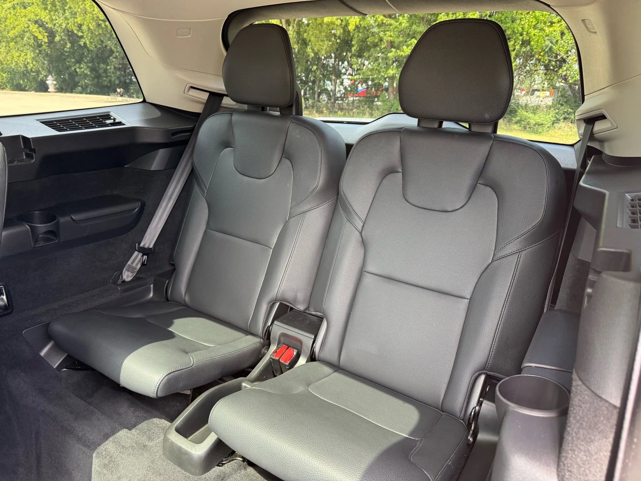 Used 2022 Volvo XC90 T6 Momentum w/ Advanced Package image 17