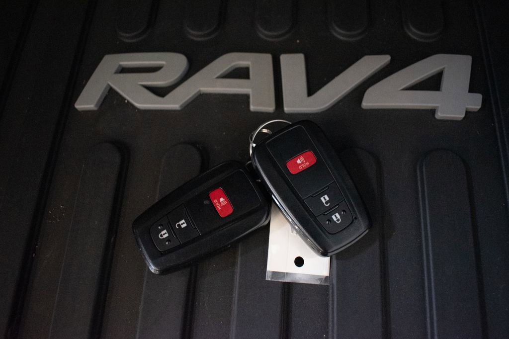 Used 2024 Toyota RAV4 XLE AWD/4WD image 26