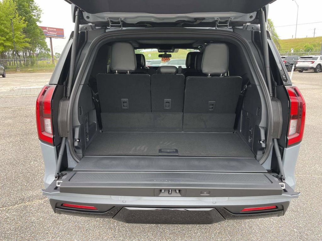 New 2026 Ford Expedition Platinum w/ Stealth Performance Package AWD/4WD image 10