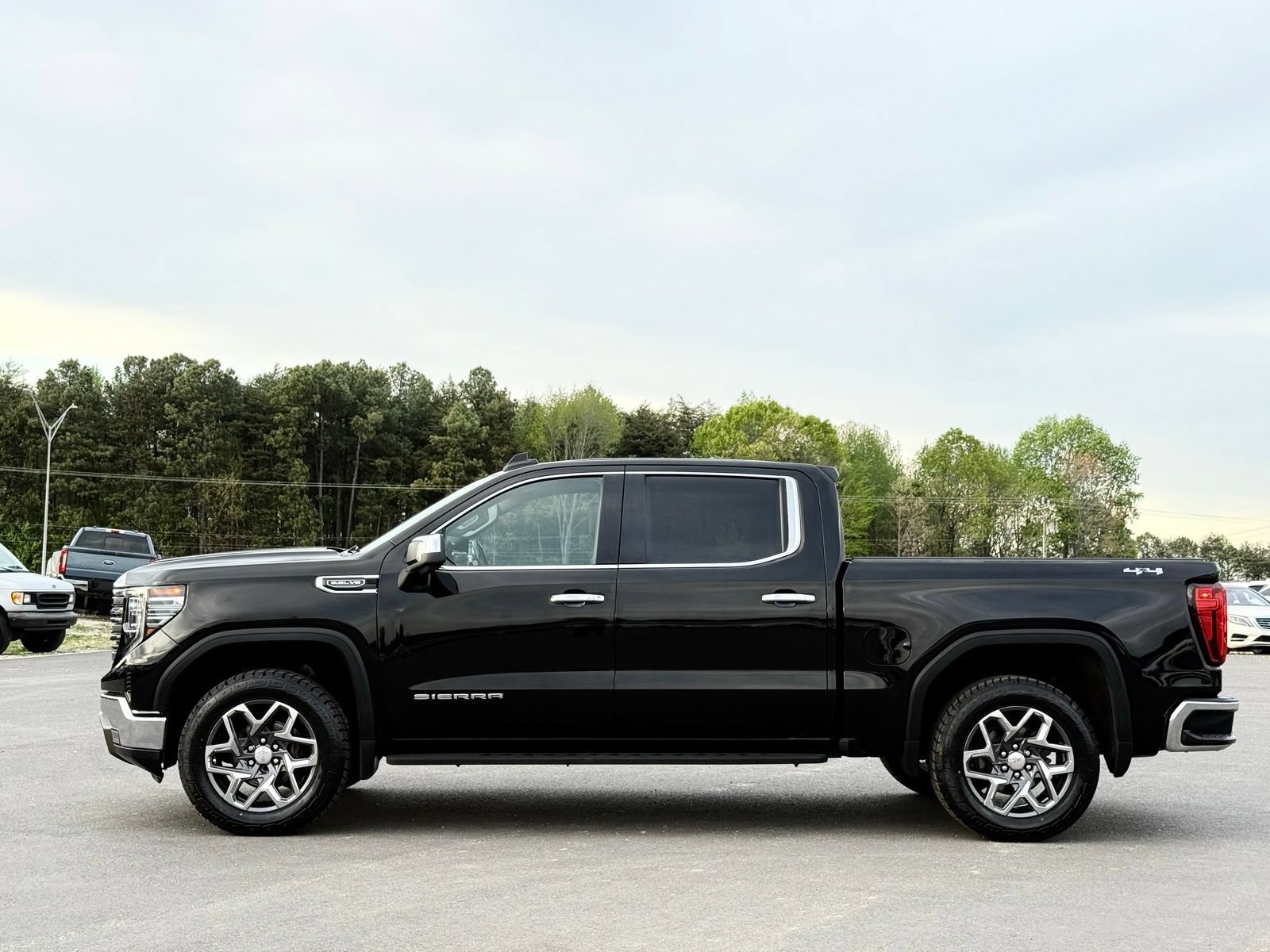 Used 2022 GMC Sierra 1500 SLT w/ SLT Convenience Package AWD/4WD image 15