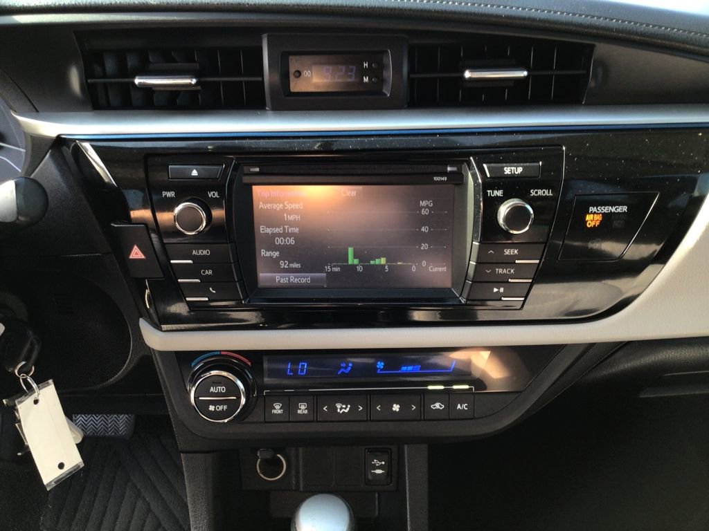 Used 2015 Toyota Corolla LE FWD image 24