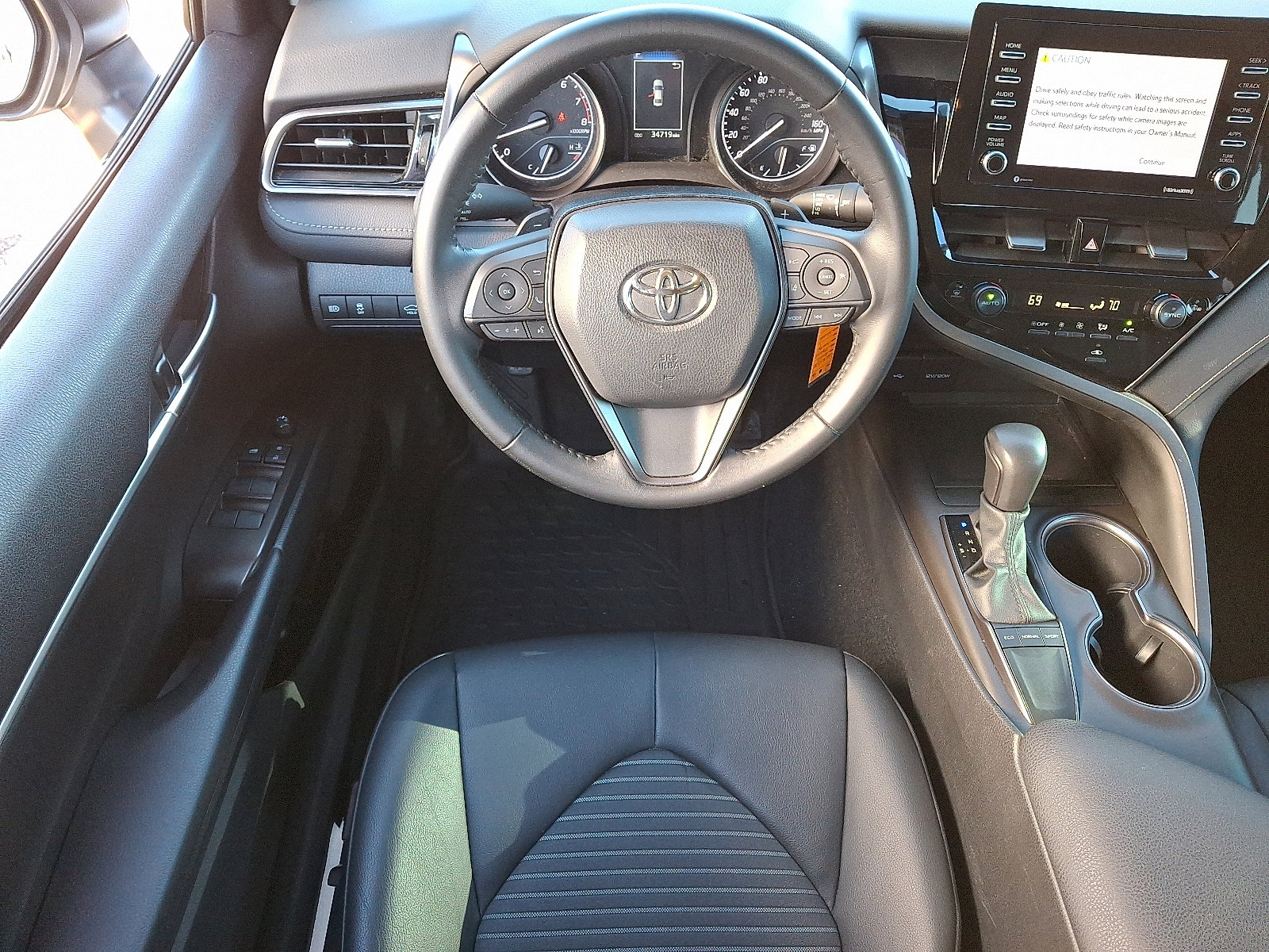 Used 2022 Toyota Camry SE image 12