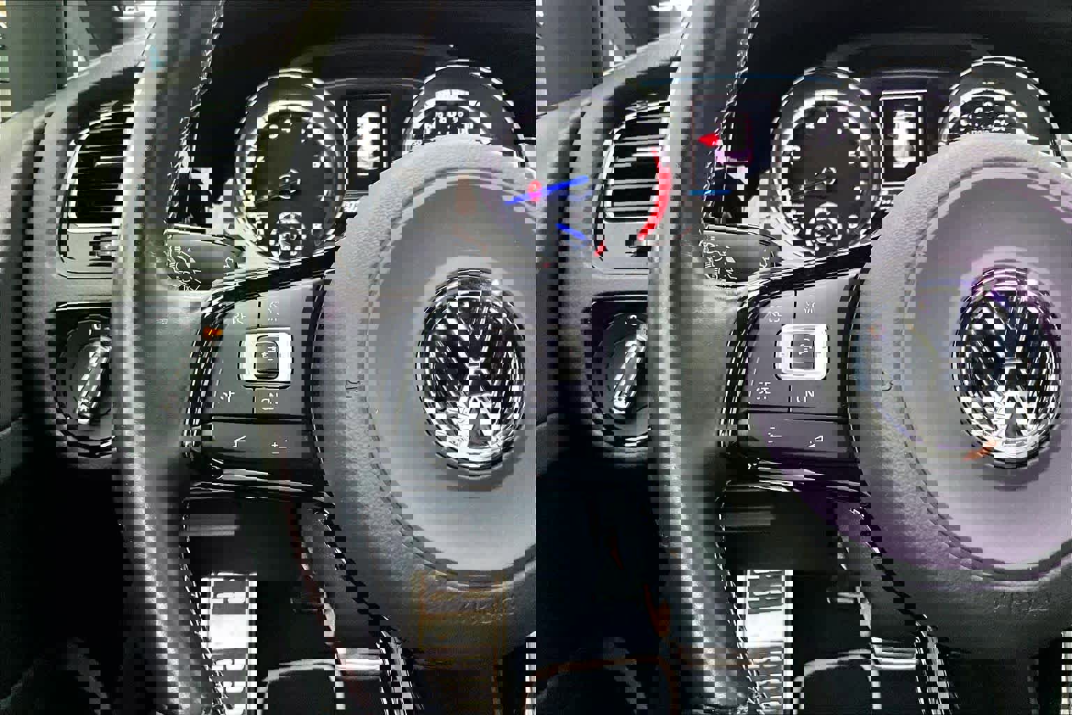 Used 2017 Volkswagen Golf R 4-Door image 23