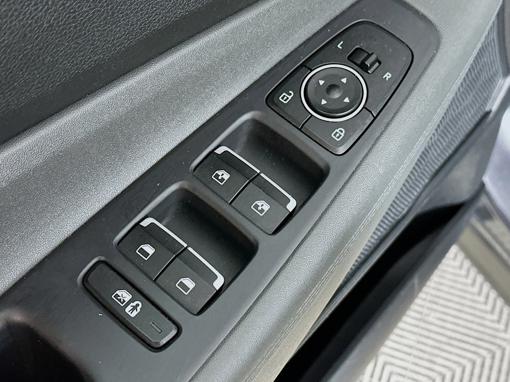 Certified 2023 Hyundai Santa Fe SEL image 17