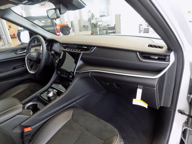 New 2024 Jeep Grand Cherokee L Altitude AWD/4WD image 20