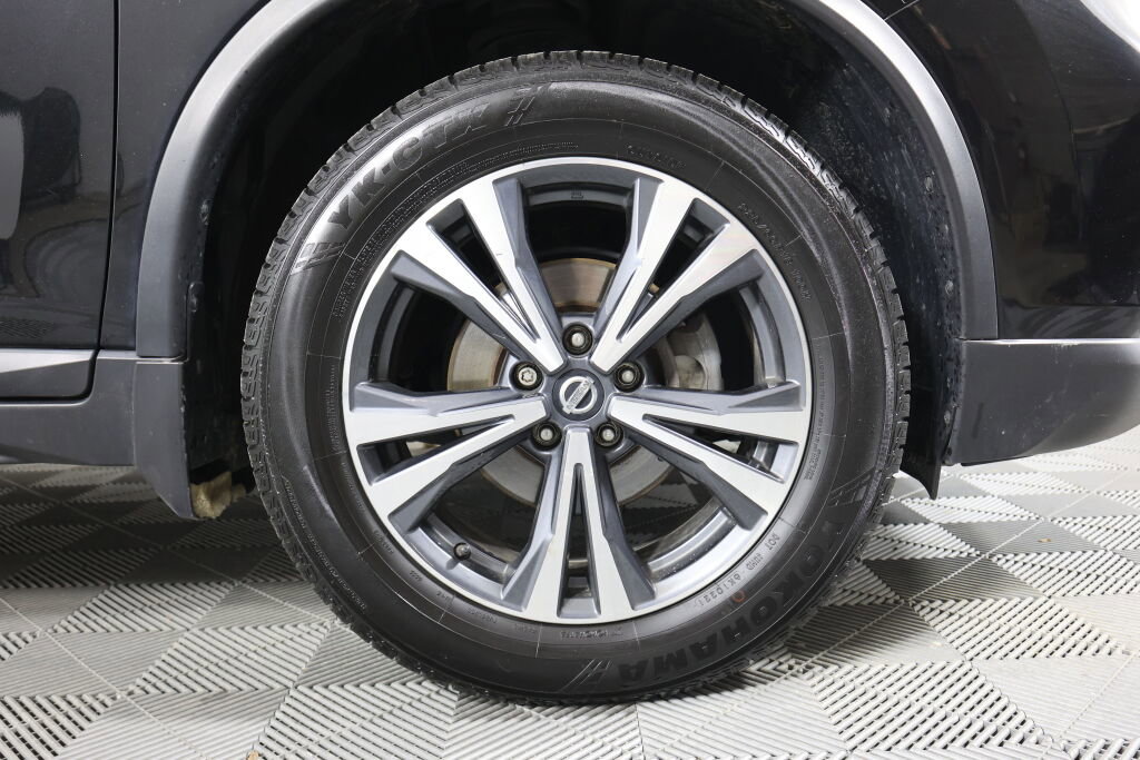 Used 2017 Nissan Rogue SL image 6