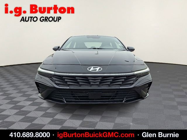 Used 2025 Hyundai Elantra SEL image 2