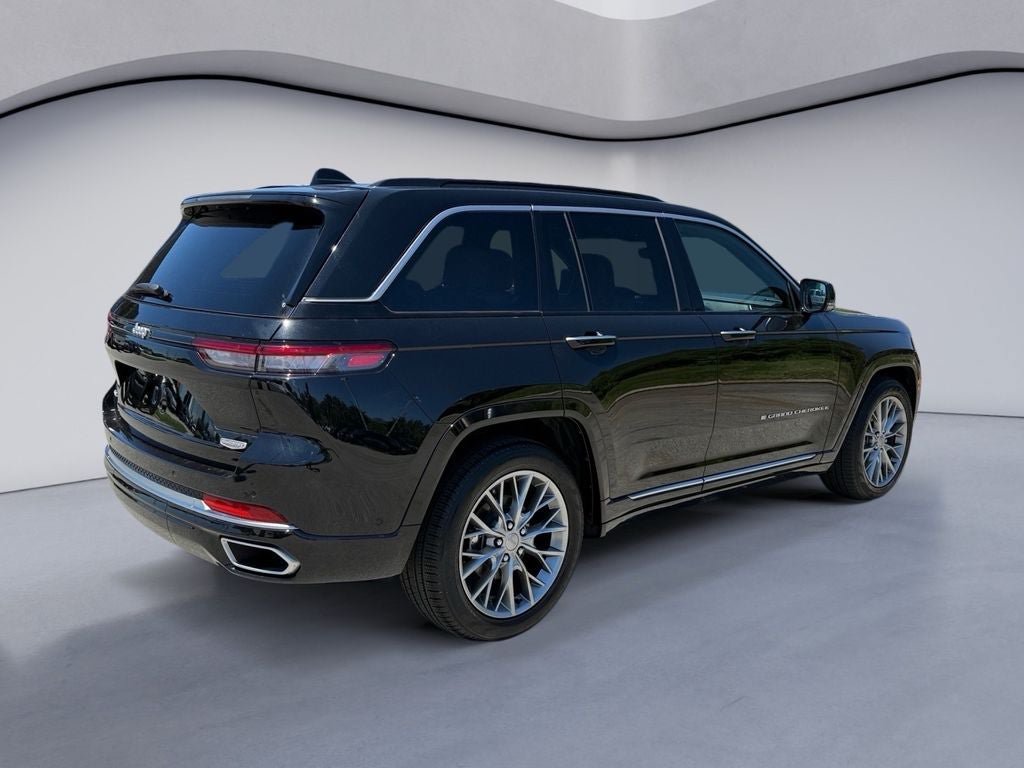 Used 2025 Jeep Grand Cherokee Summit AWD/4WD image 5