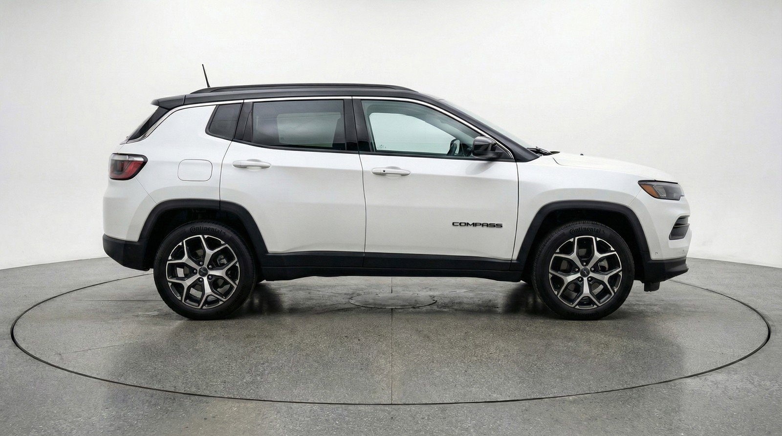 Used 2025 Jeep Compass Limited image 11
