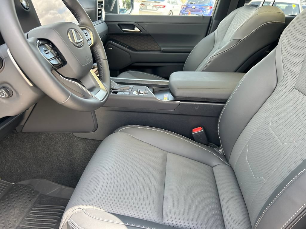 Used 2026 Lexus GX 550 w/ Accessory Package (2T) AWD/4WD image 11