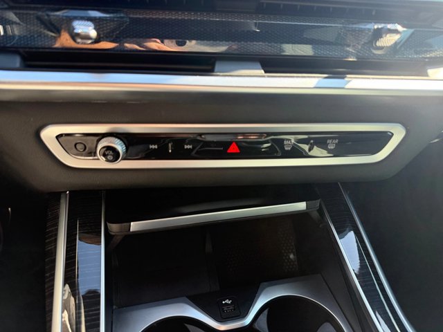 Certified 2025 BMW X7 xDrive40i w/ M Sport Package AWD/4WD image 15