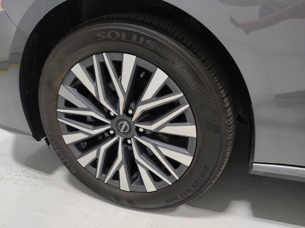 Used 2024 Nissan Altima 2.5 SV FWD image 31