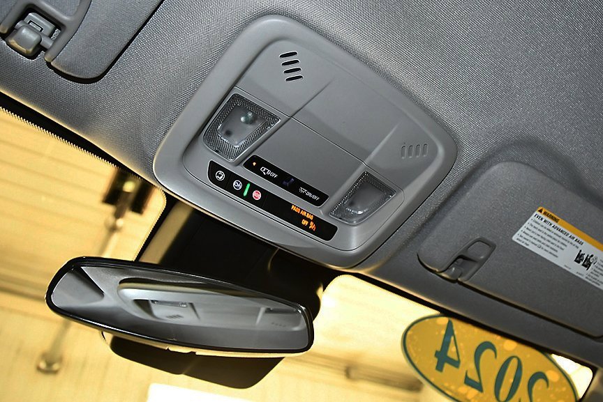 Used 2024 Chevrolet Malibu LT image 25