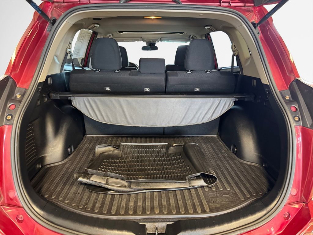 Used 2018 Toyota RAV4 XLE w/ Plus Extra Value Package AWD/4WD image 25