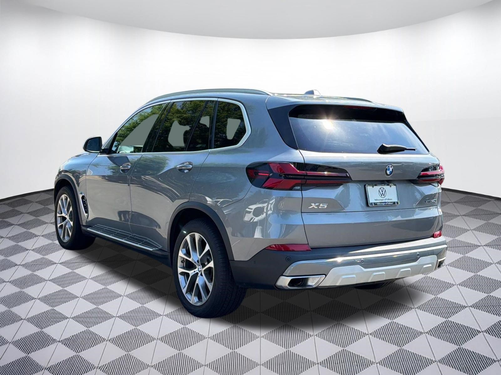 Used 2025 BMW X5 xDrive40i AWD/4WD image 3