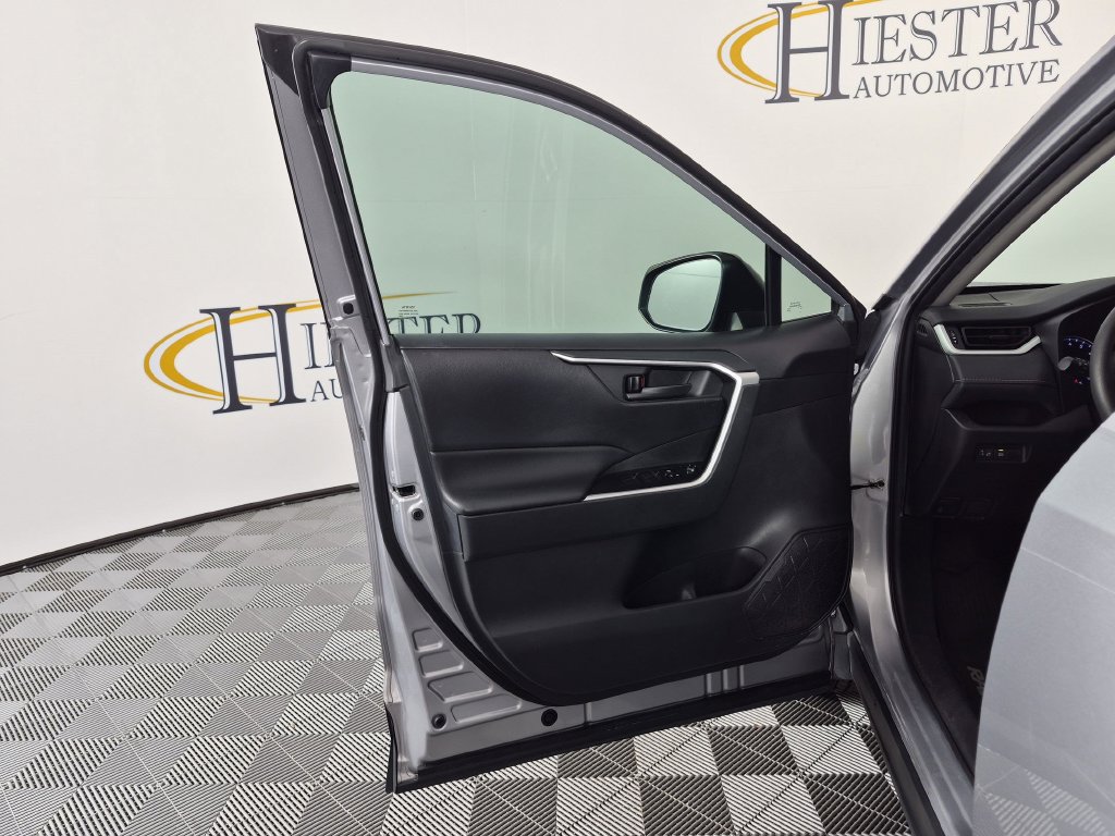 Used 2021 Toyota RAV4 LE FWD image 13
