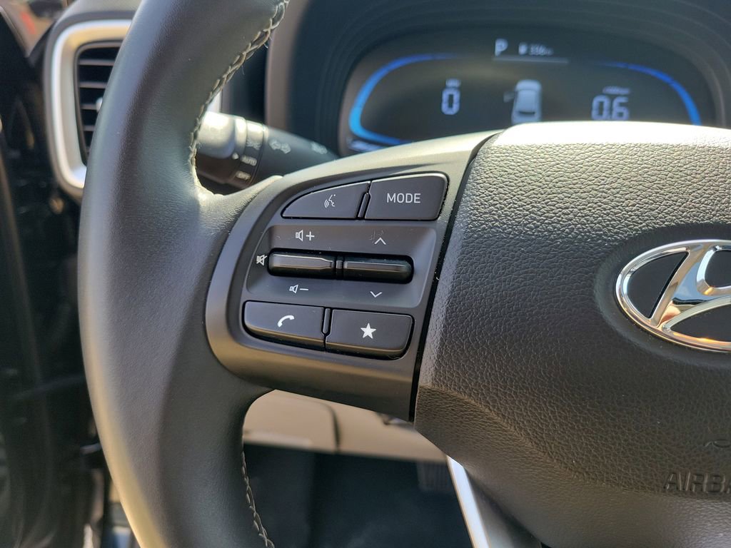 Used 2025 Hyundai Venue SEL image 22