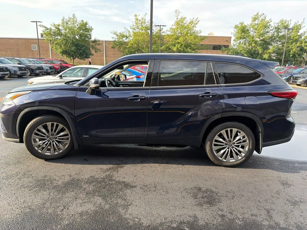 Used 2022 Toyota Highlander Platinum AWD/4WD image 11