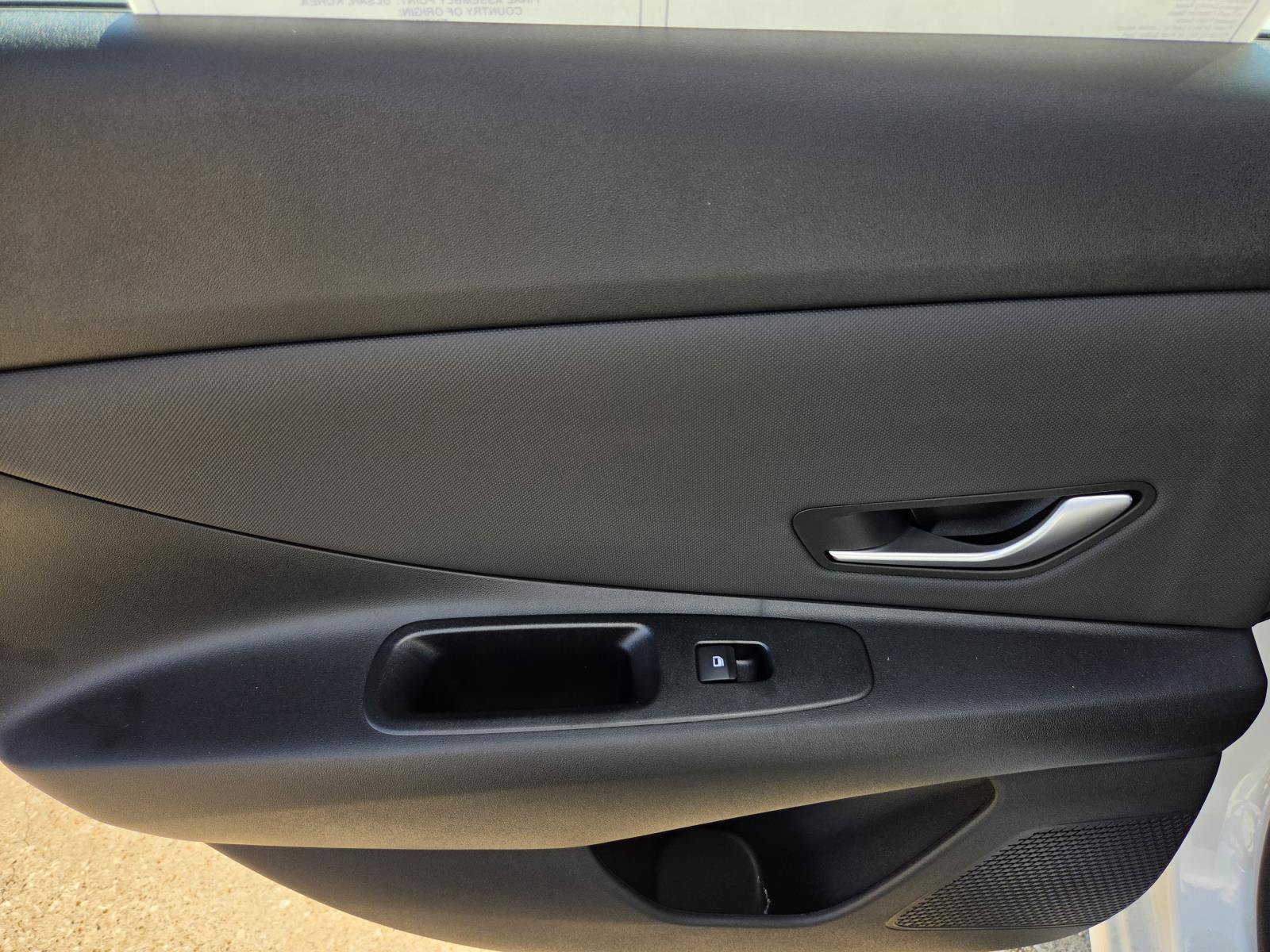 New 2026 Hyundai Elantra Limited FWD image 9