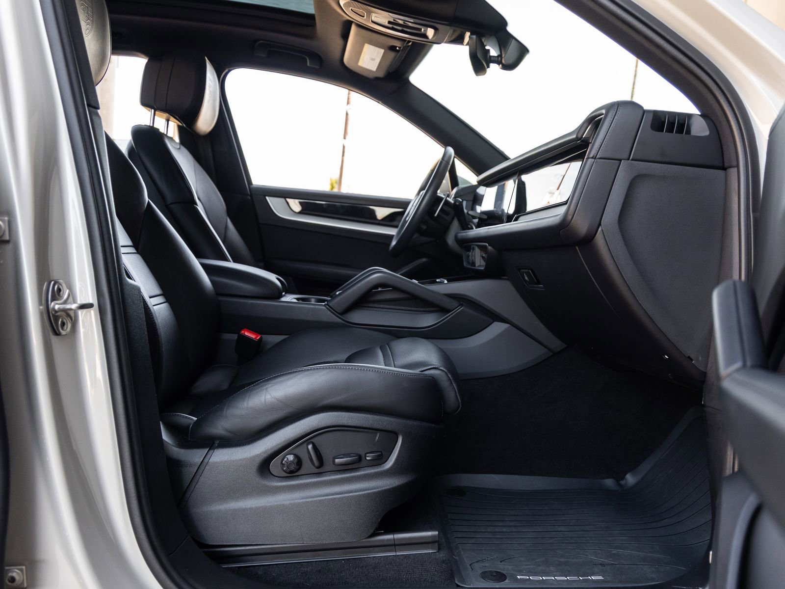 Certified 2024 Porsche Cayenne S image 43