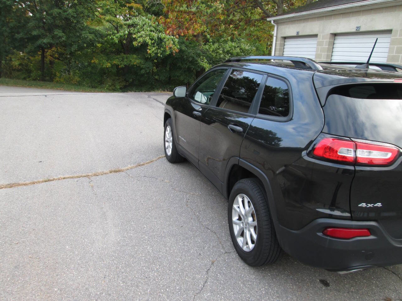 Used 2016 Jeep Cherokee Sport w/ Cold Weather Group image 7