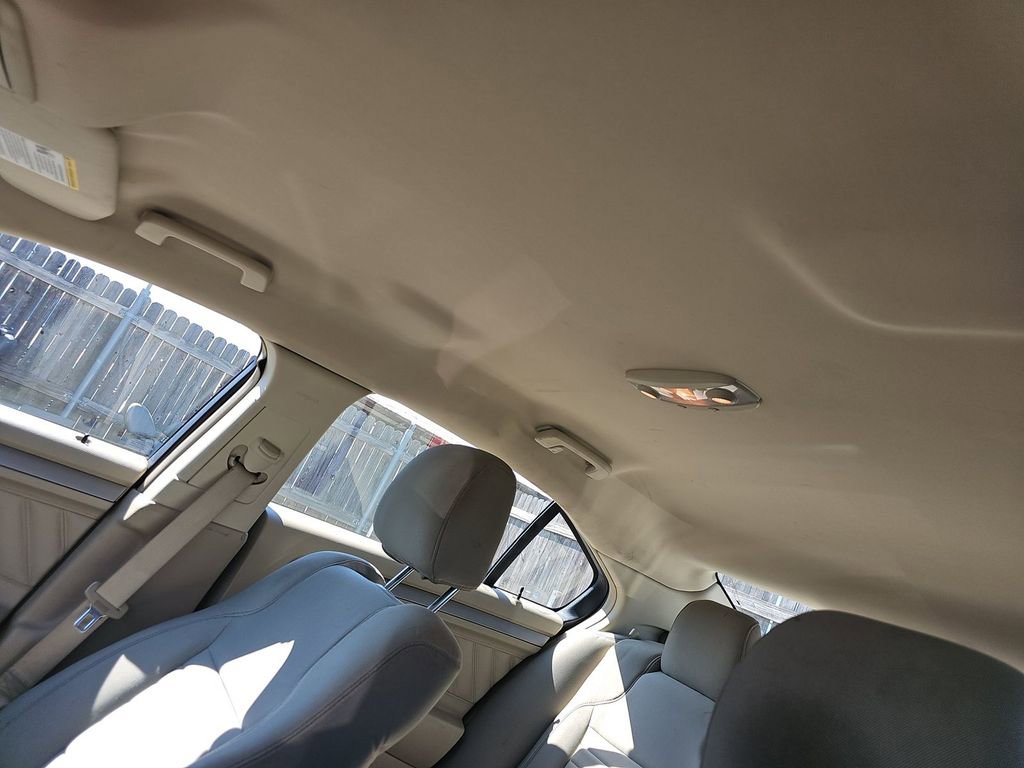 Used 2016 Ford Taurus SE FWD image 9