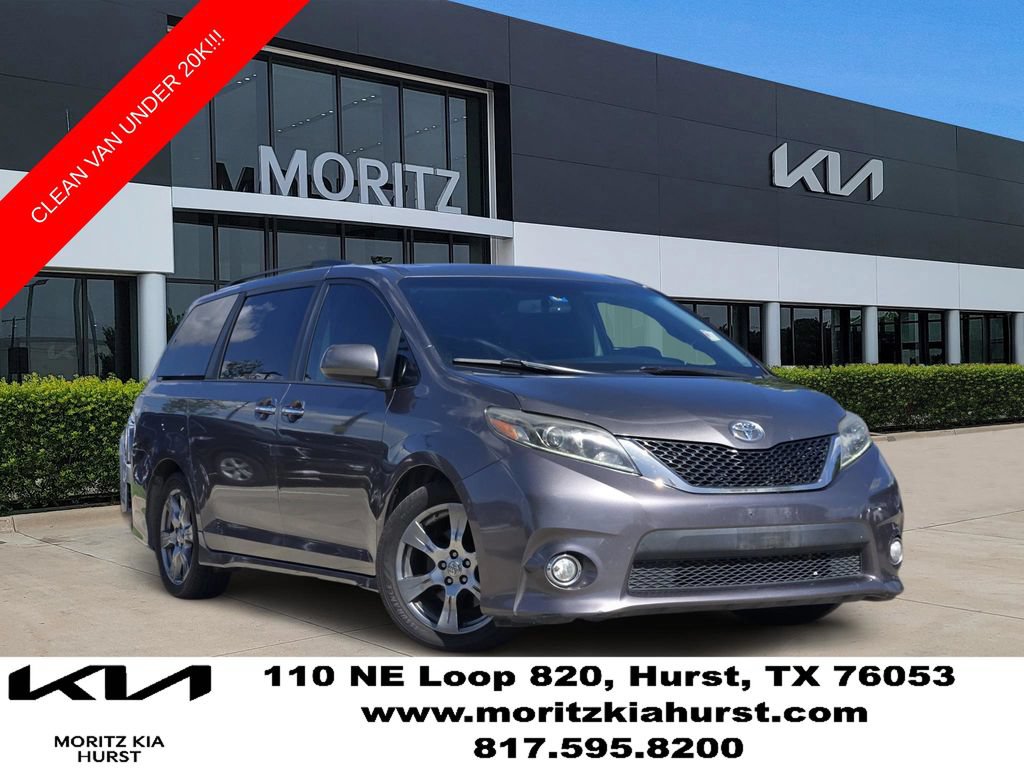 Used 2017 Toyota Sienna SE FWD image 1