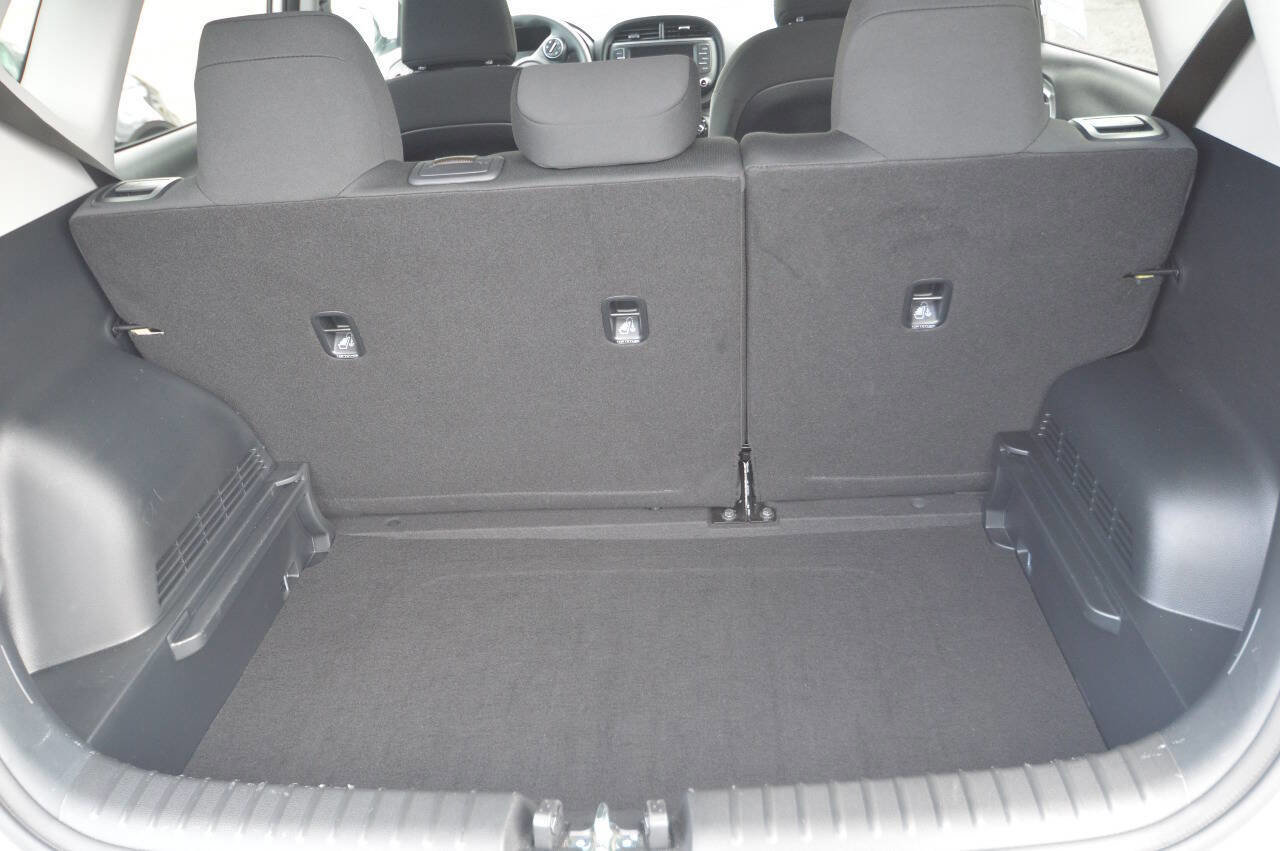 Used 2025 Kia Soul LX image 11