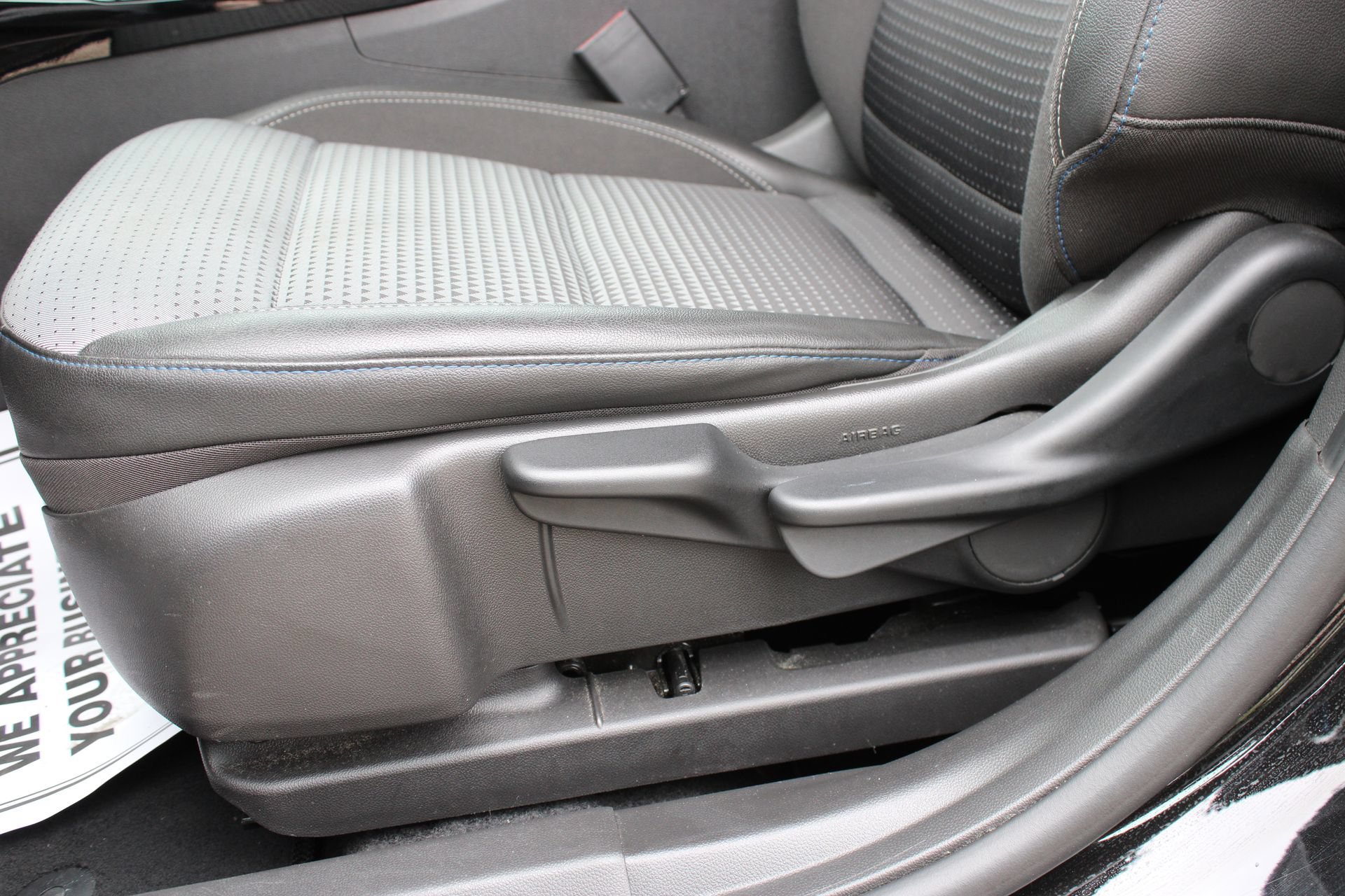 Used 2025 Chevrolet Trax LT FWD image 12