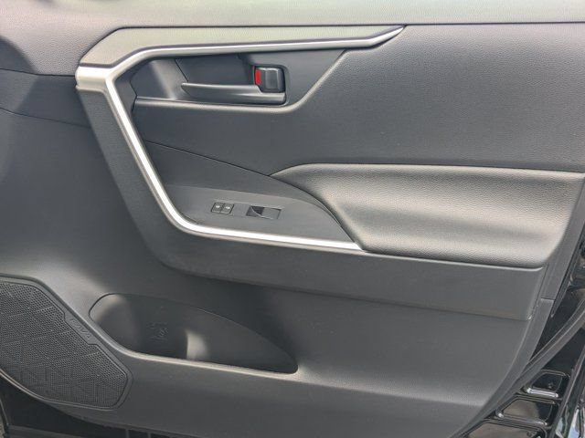 Used 2025 Toyota RAV4 LE AWD/4WD image 13