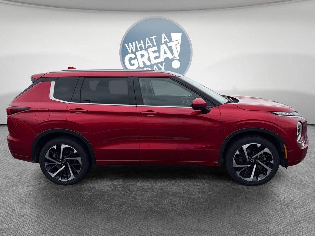Used 2022 Mitsubishi Outlander SEL image 2