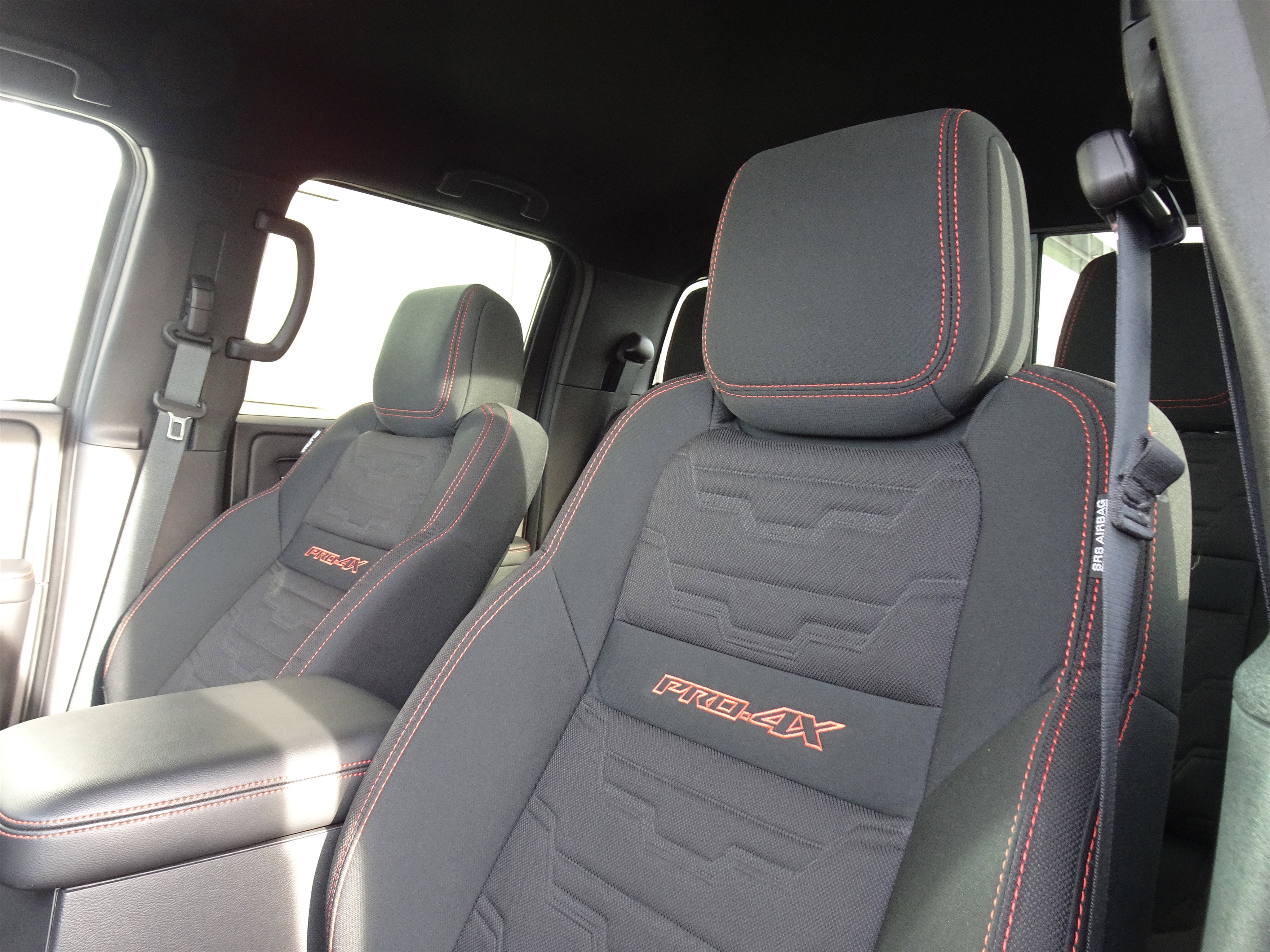 Used 2025 Nissan Frontier PRO-4X image 12
