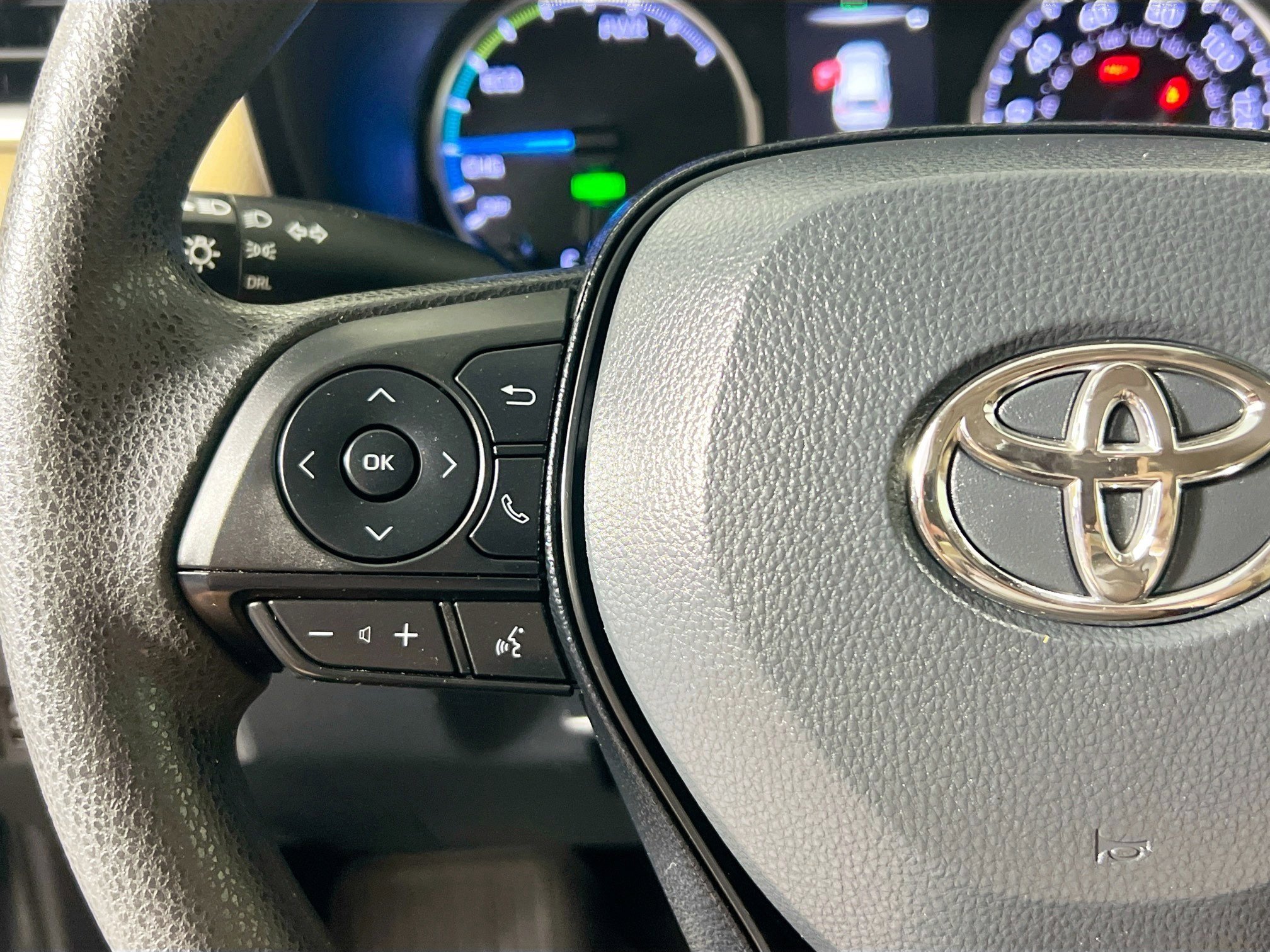 Used 2019 Toyota RAV4 LE image 18