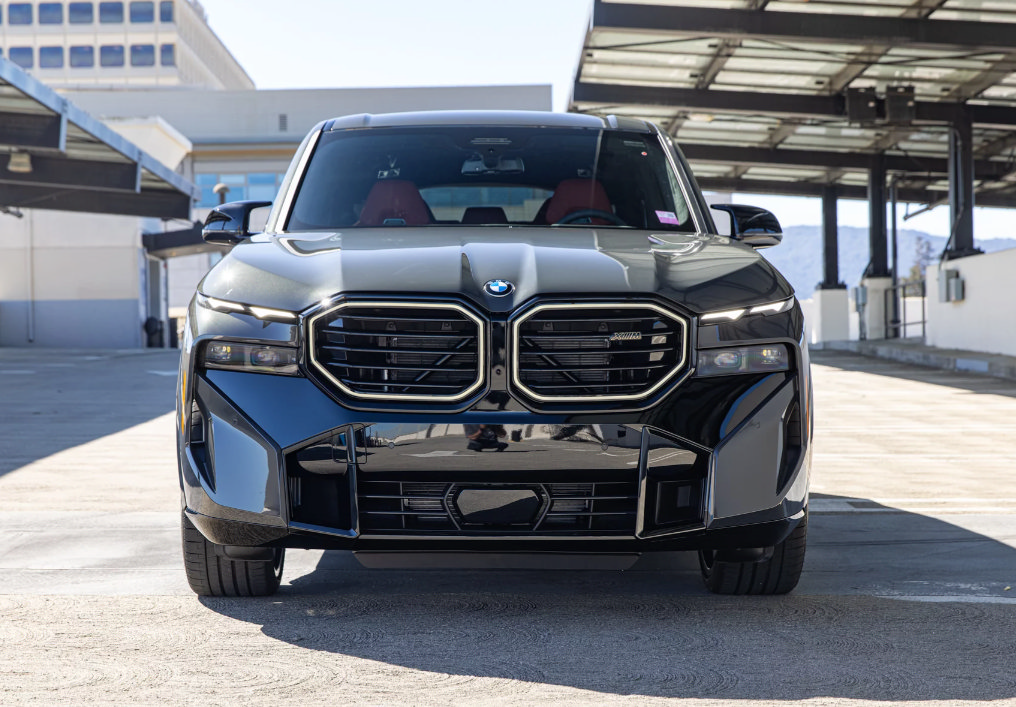 Used 2023 BMW XM AWD/4WD image 3