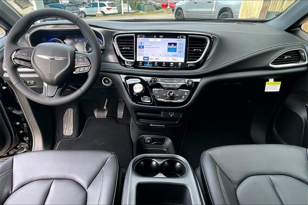 New 2026 Chrysler Pacifica Select image 5