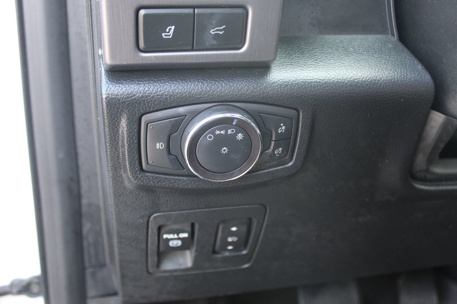 Used 2019 Ford Expedition Max Platinum AWD/4WD image 27