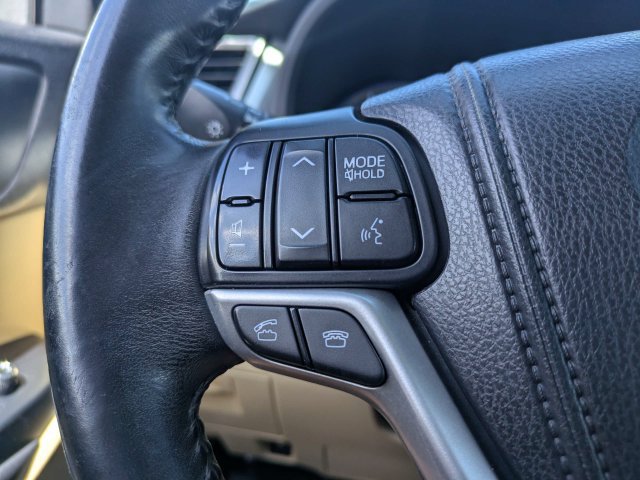 Used 2014 Toyota Highlander XLE FWD image 29
