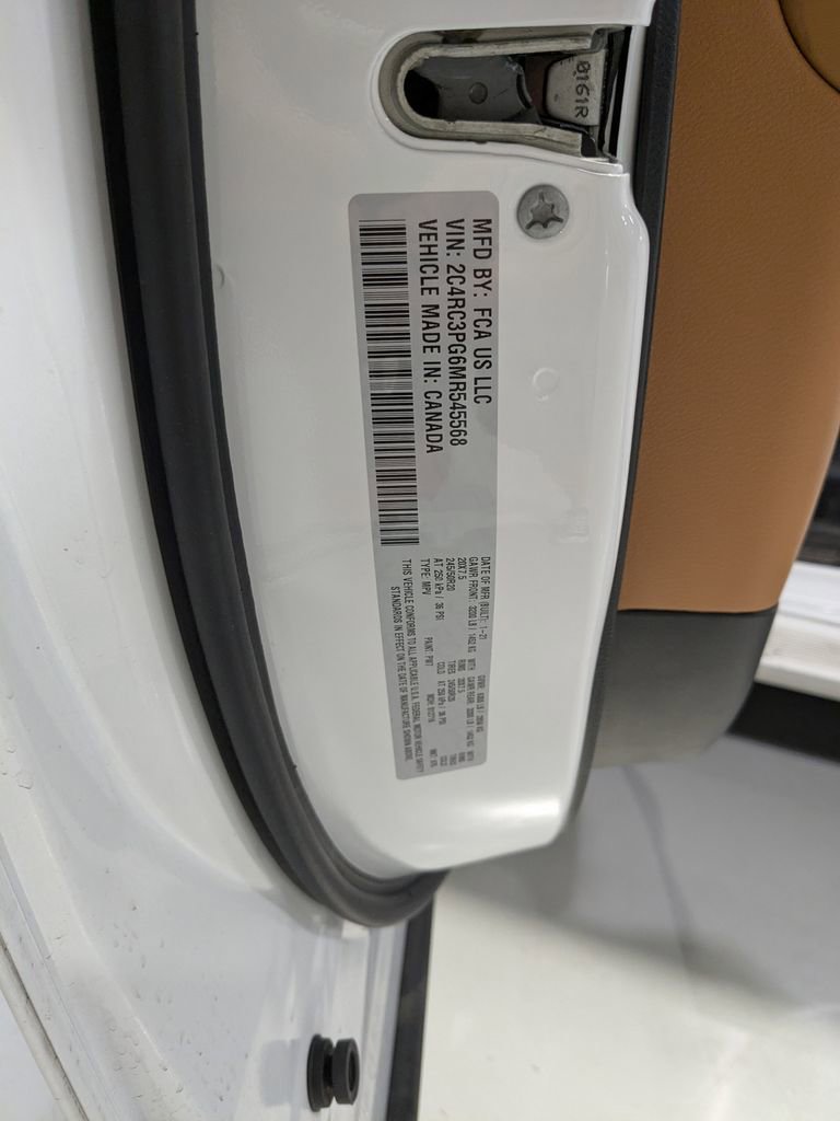 Used 2021 Chrysler Pacifica Pinnacle image 16