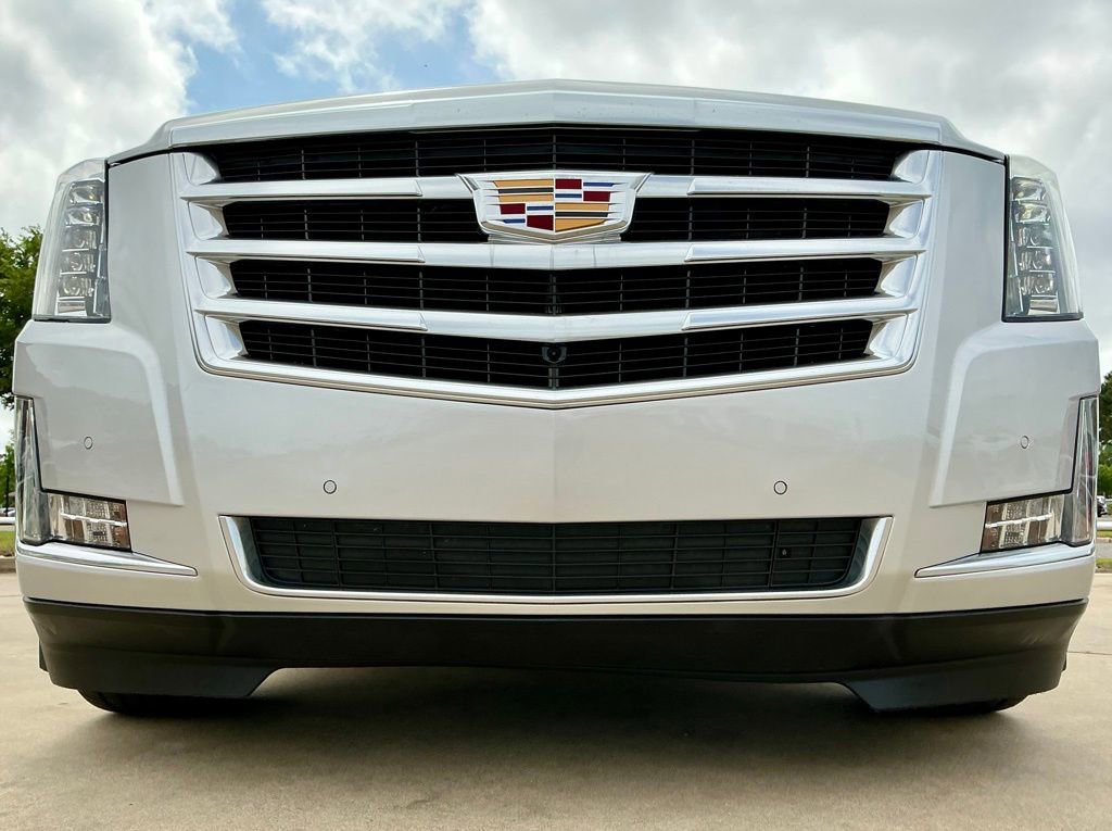 Used 2019 Cadillac Escalade Luxury AWD/4WD image 9