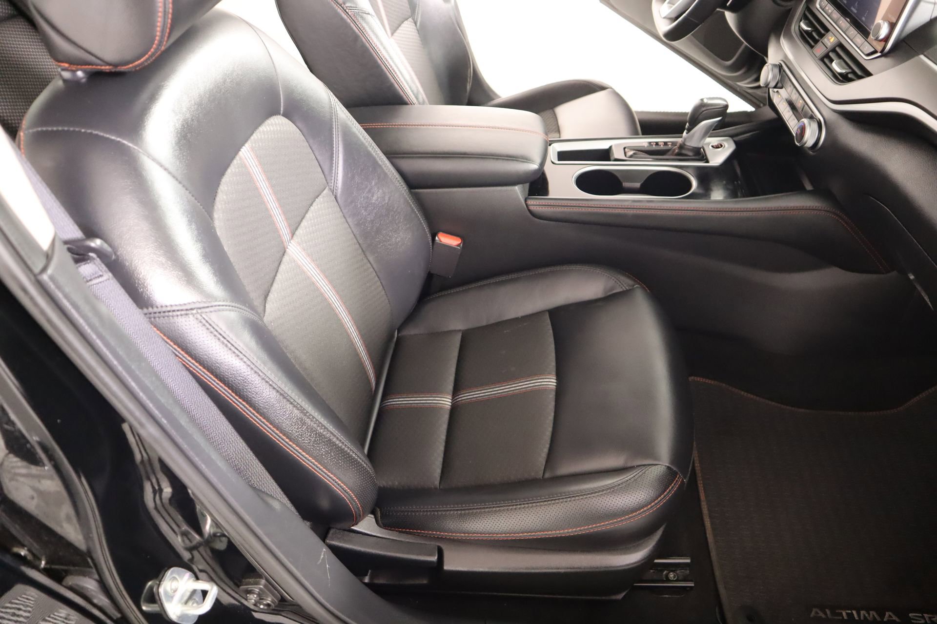Used 2025 Nissan Altima 2.5 SR FWD image 12