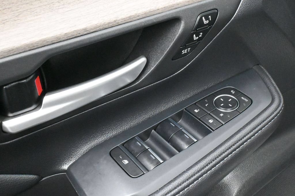 Used 2025 Toyota Grand Highlander AWD image 14