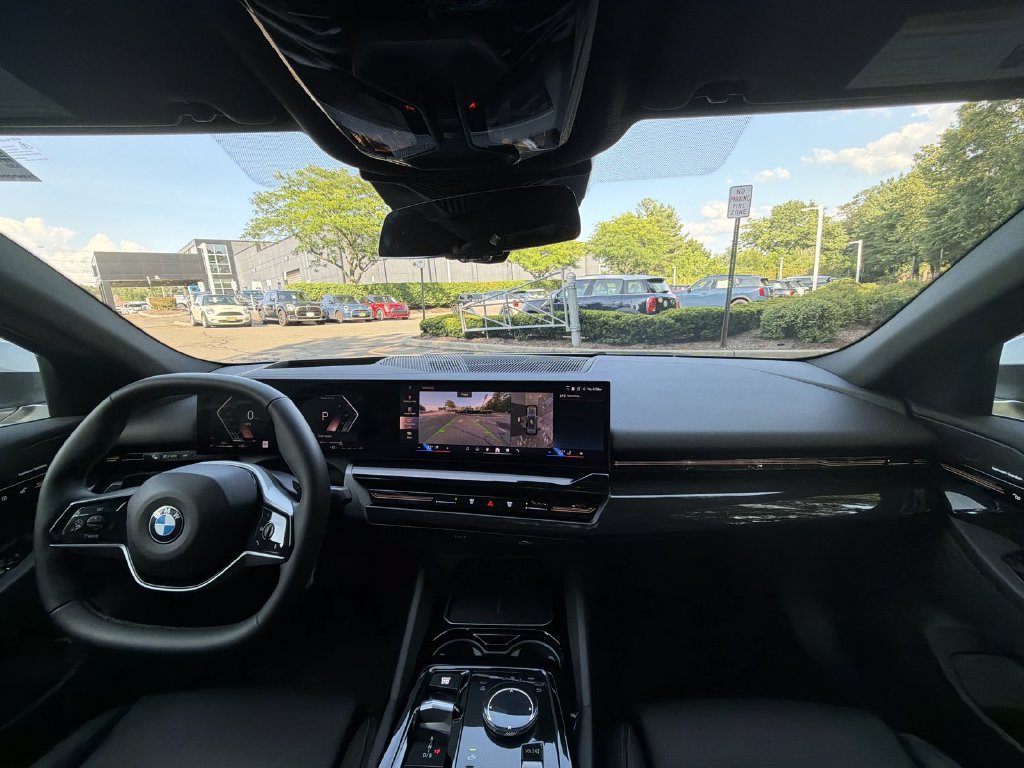 Used 2026 BMW 530i xDrive w/ Premium Package AWD/4WD image 18