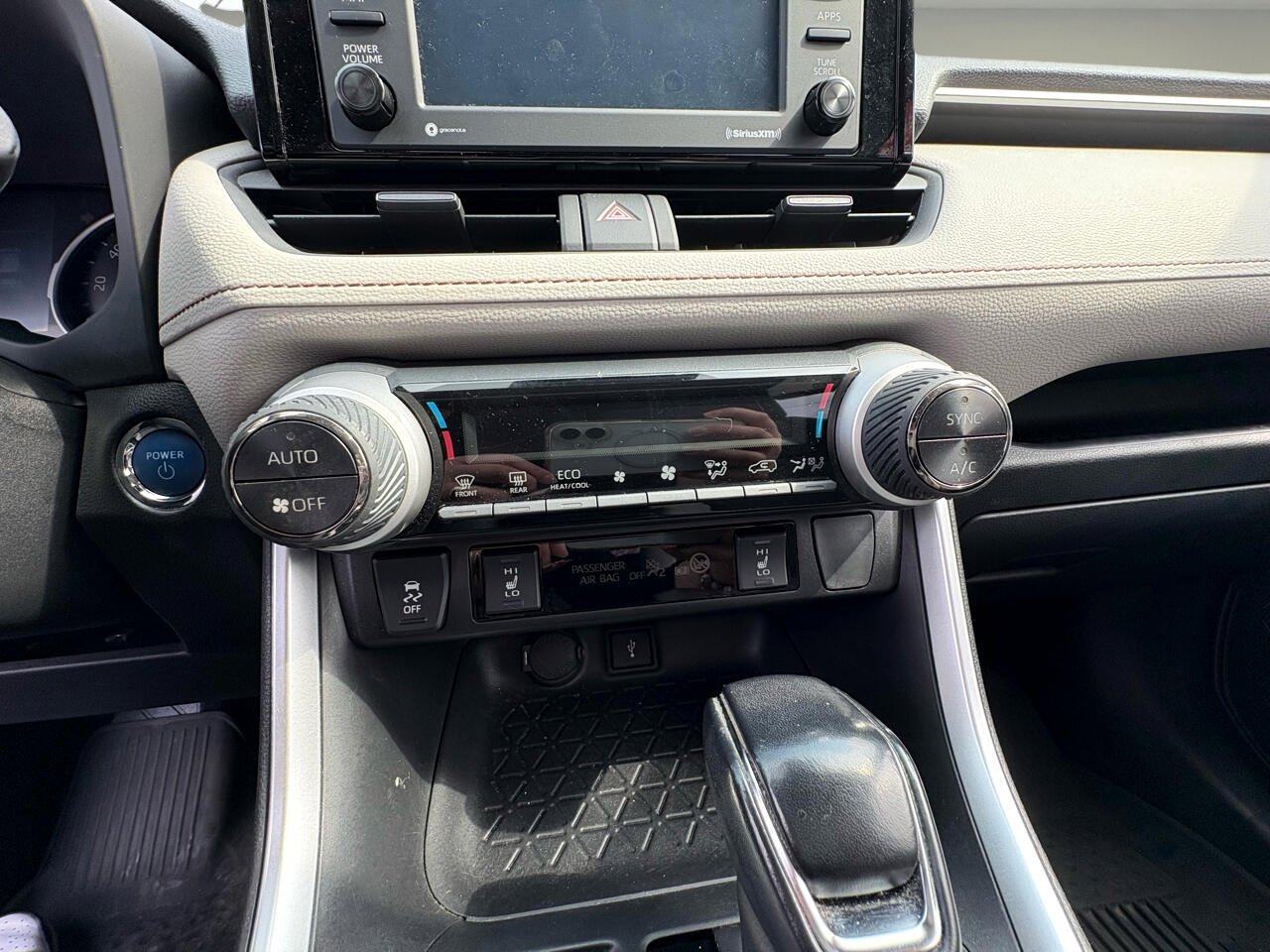 Used 2021 Toyota RAV4 XLE w/ Convenience Package image 16