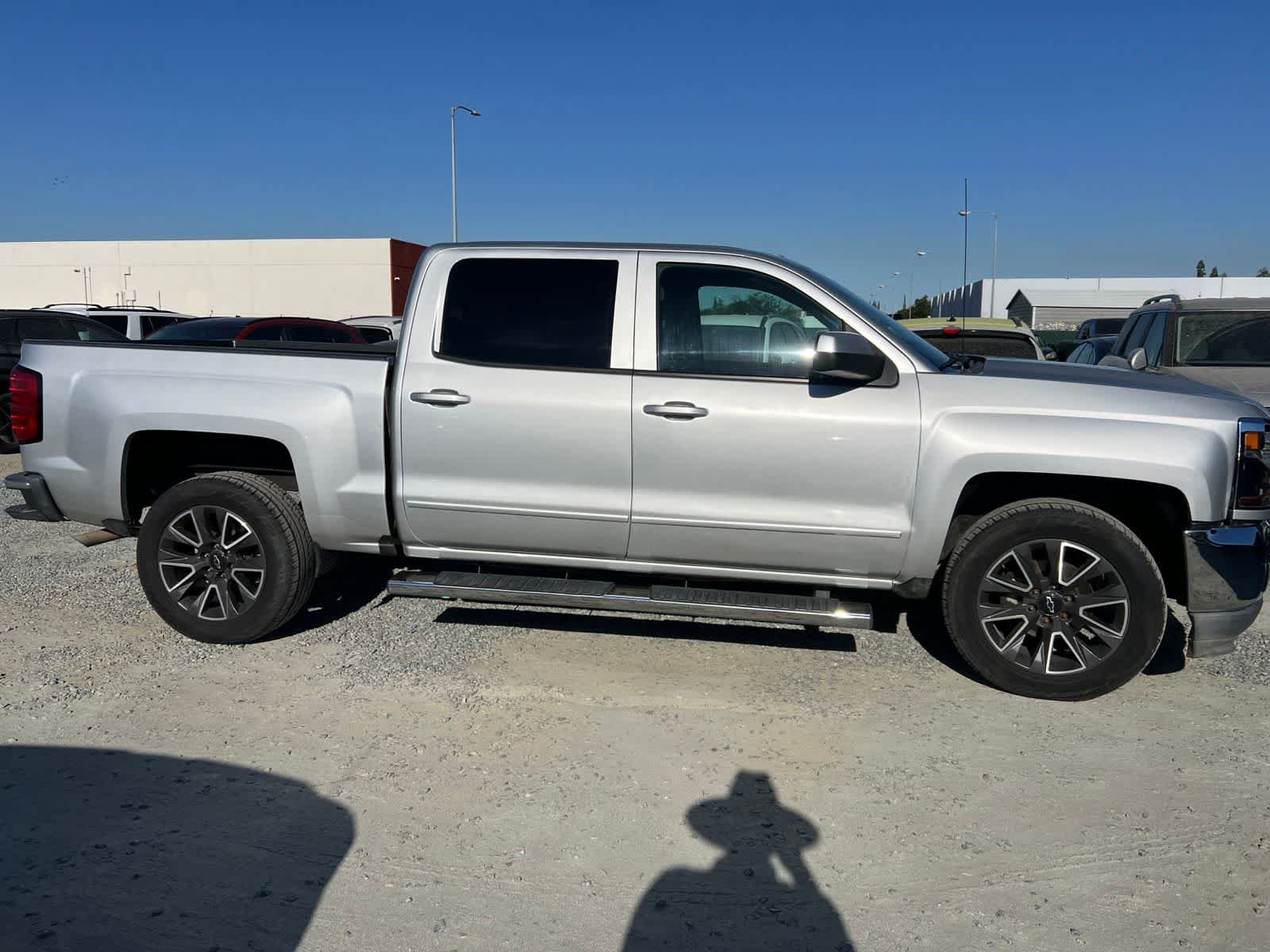 Used 2018 Chevrolet Silverado 1500 LT w/ All Star Edition RWD image 4