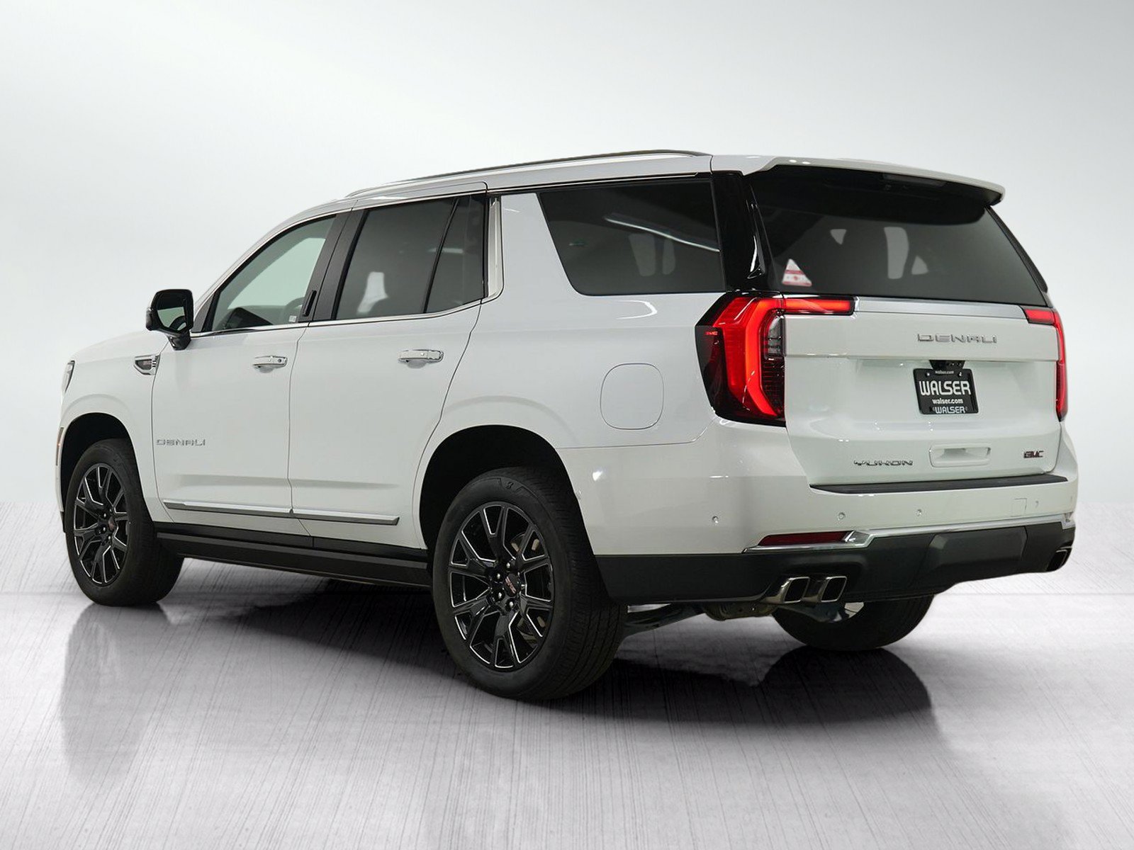 Used 2025 GMC Yukon Denali w/ Denali Reserve Package AWD/4WD image 3