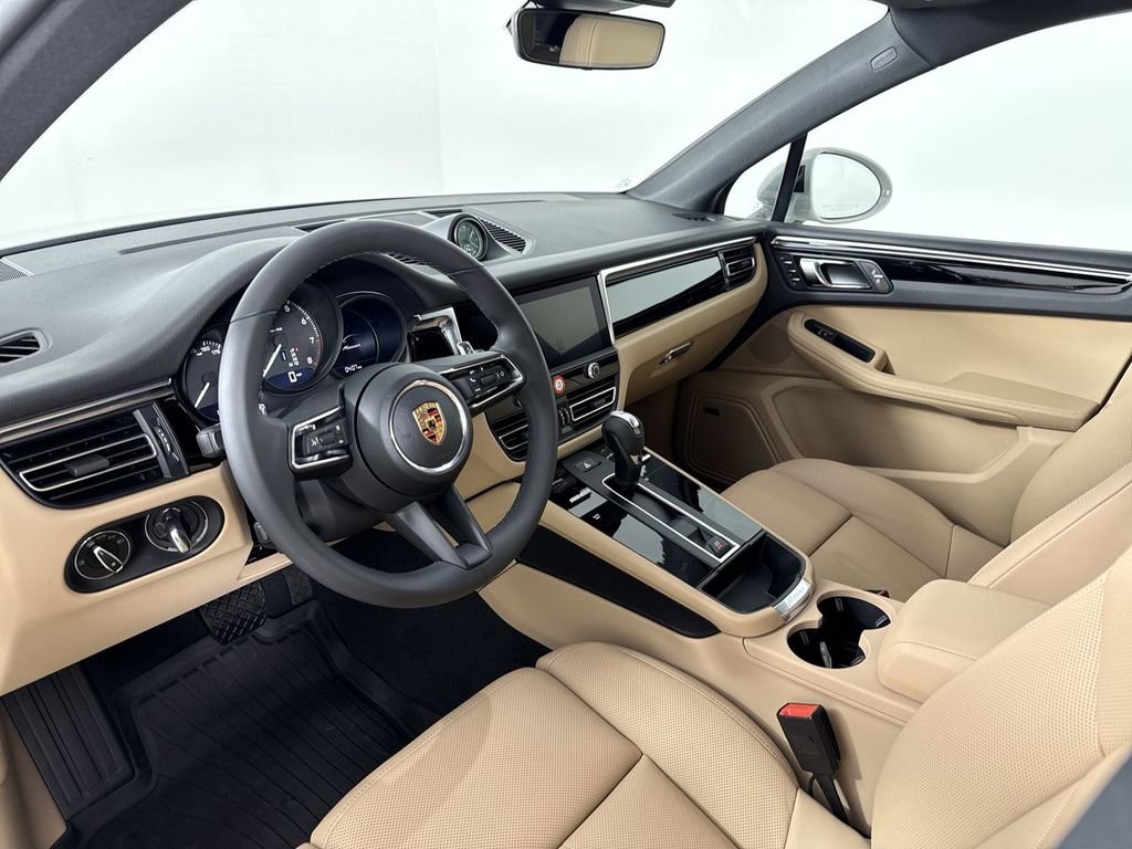 New 2026 Porsche Macan AWD/4WD image 4