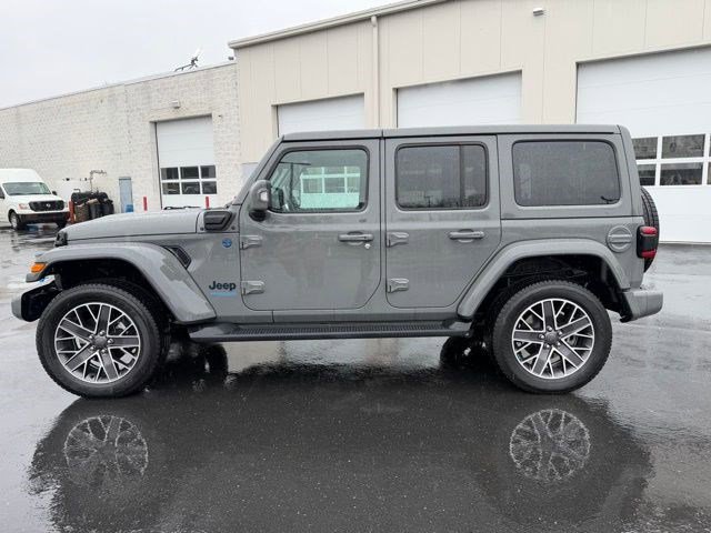 Used 2022 Jeep Wrangler Unlimited Sahara image 2