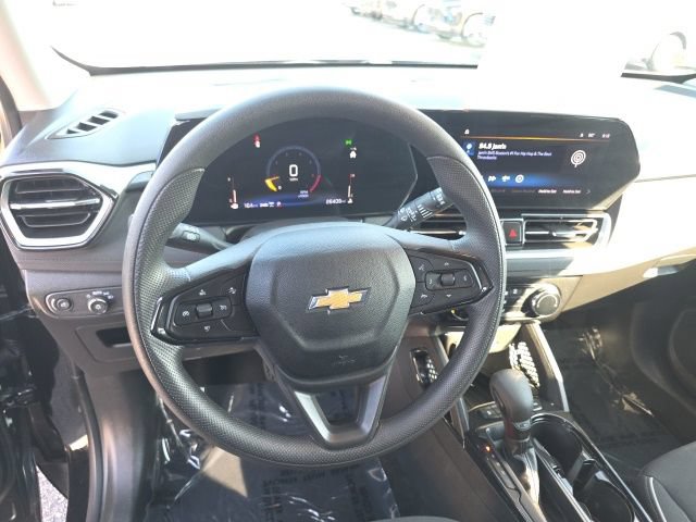 Used 2025 Chevrolet TrailBlazer LT AWD/4WD image 17