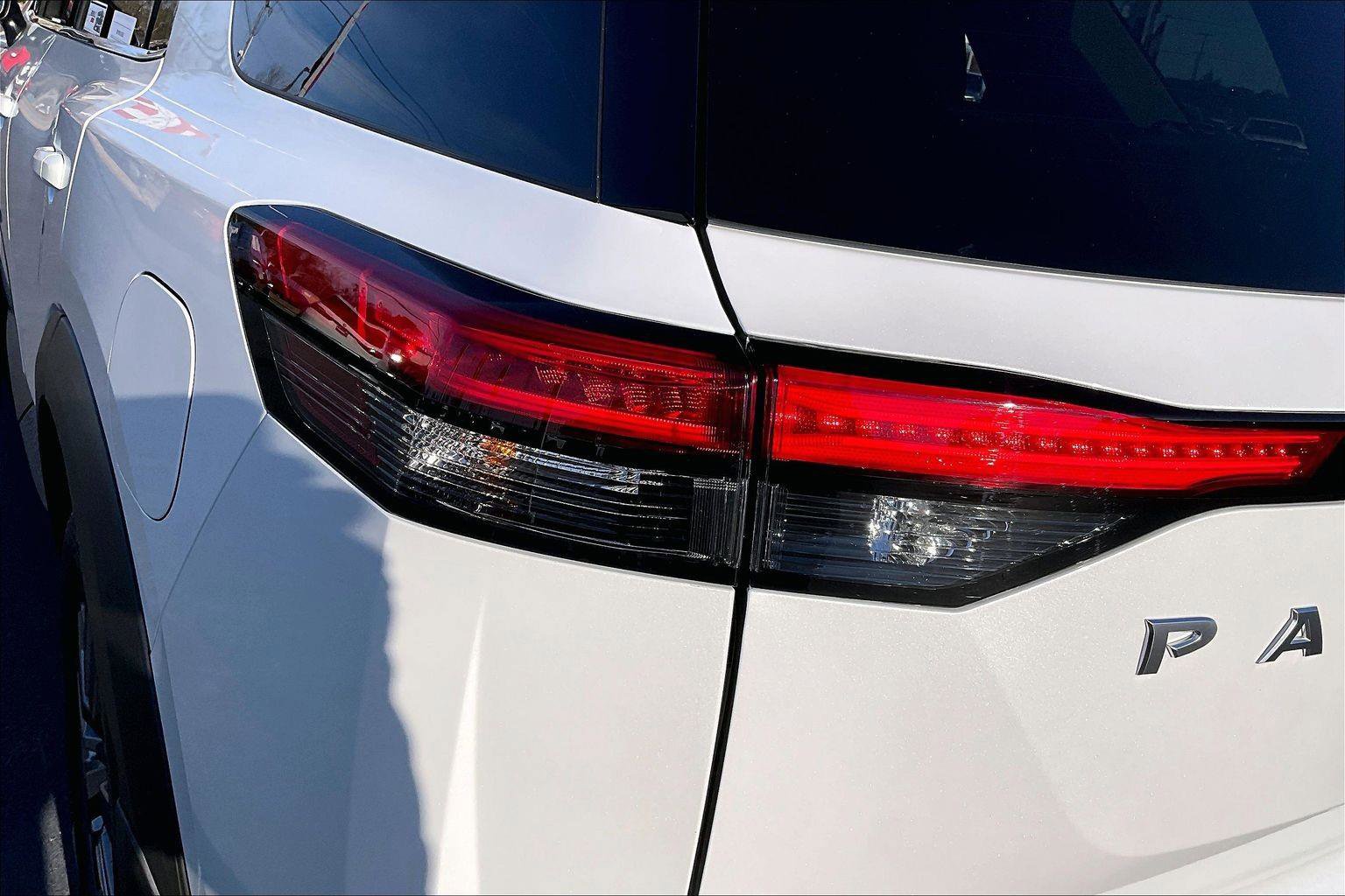 Used 2025 Nissan Pathfinder SV w/ SV Premium Package image 31